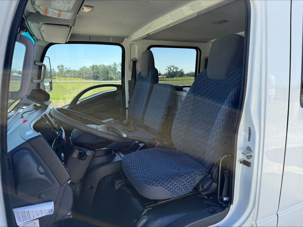 2023 Isuzu NRR - Photo 13