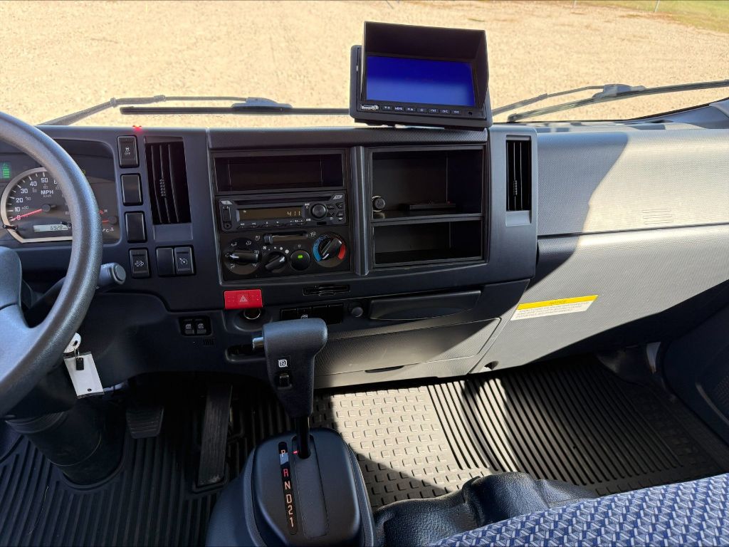 2023 Isuzu NRR - Photo 15