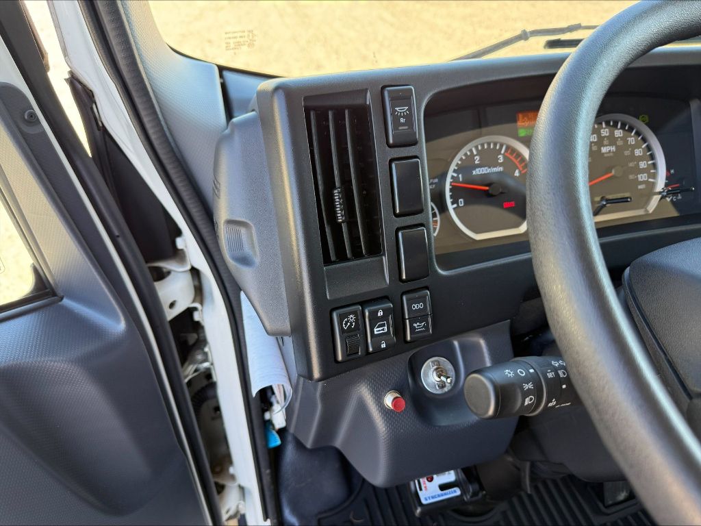 2023 Isuzu NRR - Photo 16