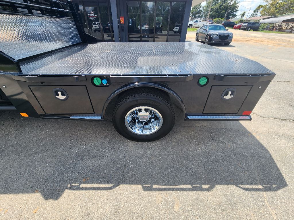 2025 GMC Sierra 3500 Chassis Cab SLE - Photo 6